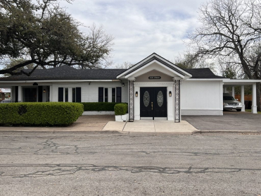 DeLeon Funeral Home - Lockhart